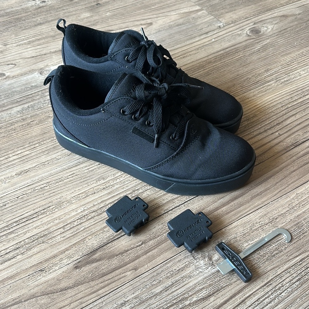 Heely’s Men’s Black Shoes
